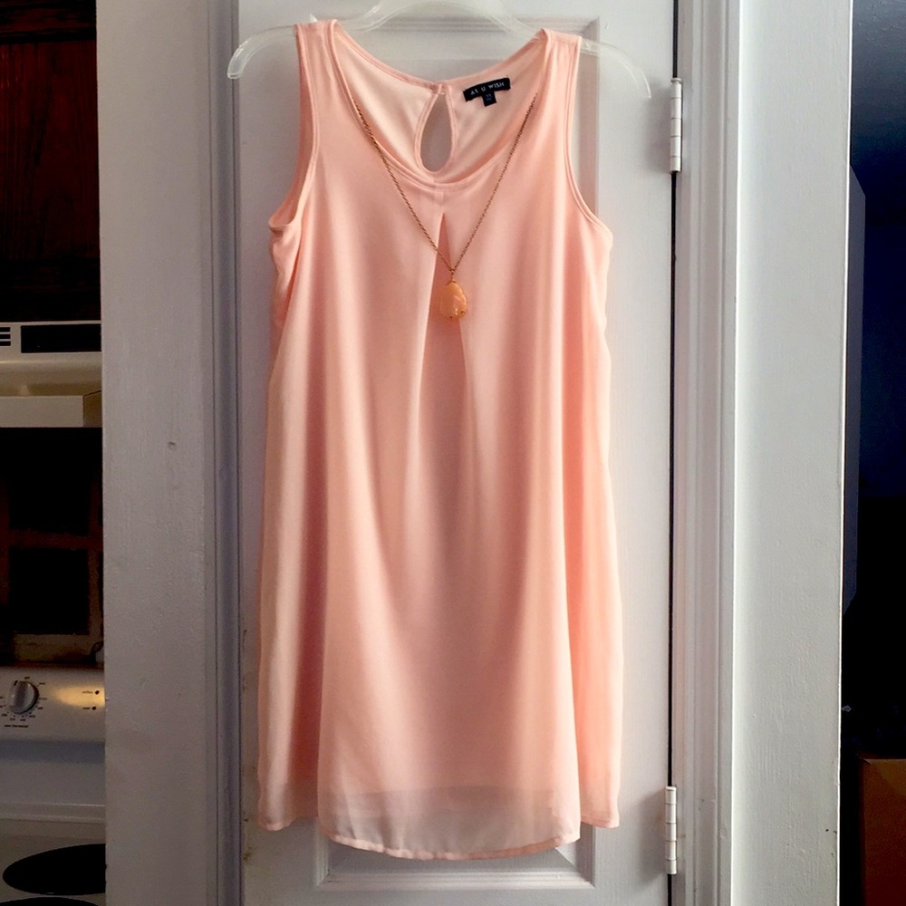 Dress w/detachable necklace.